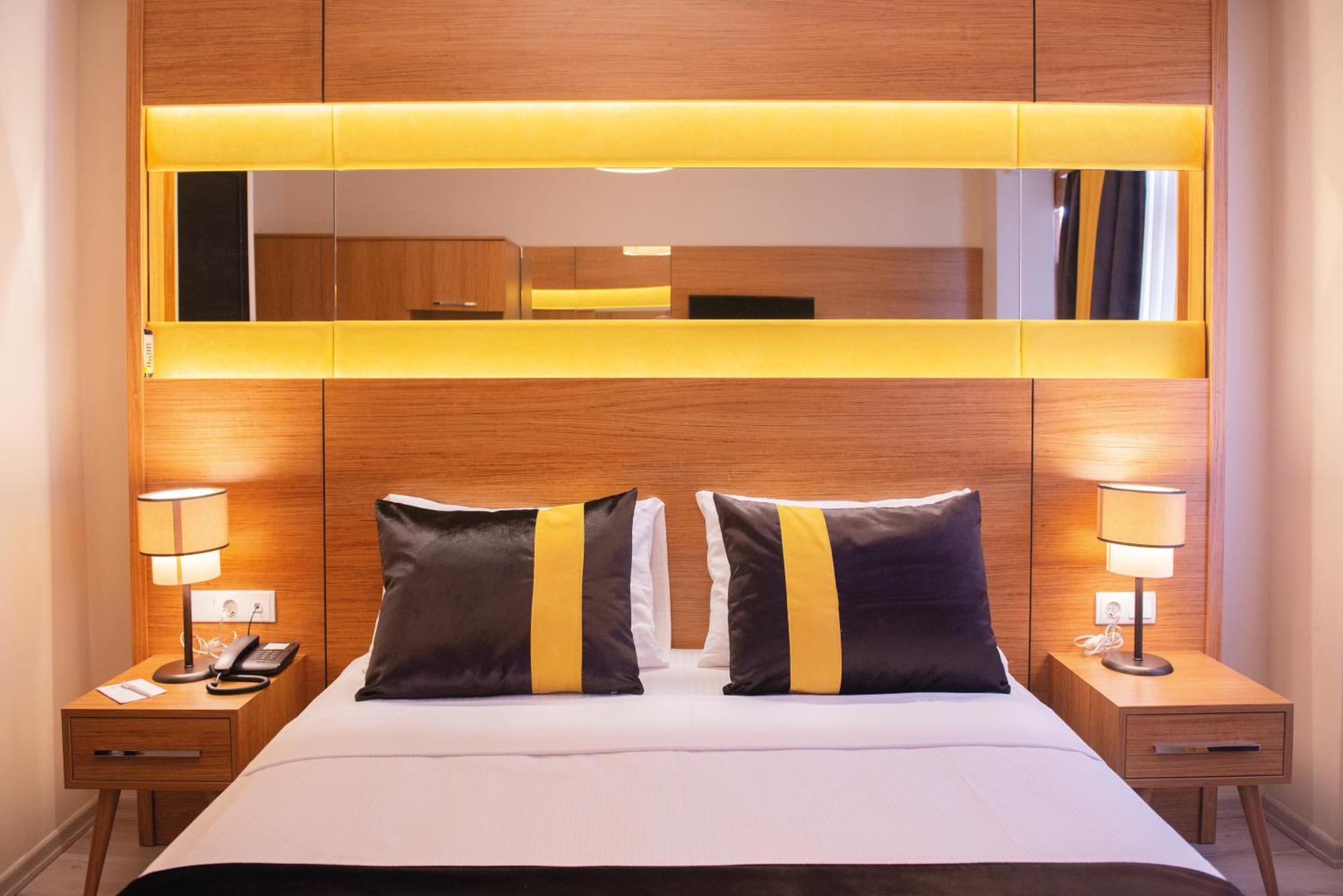 Karamans Sirkeci Suites Hotel Istanbul Exterior photo